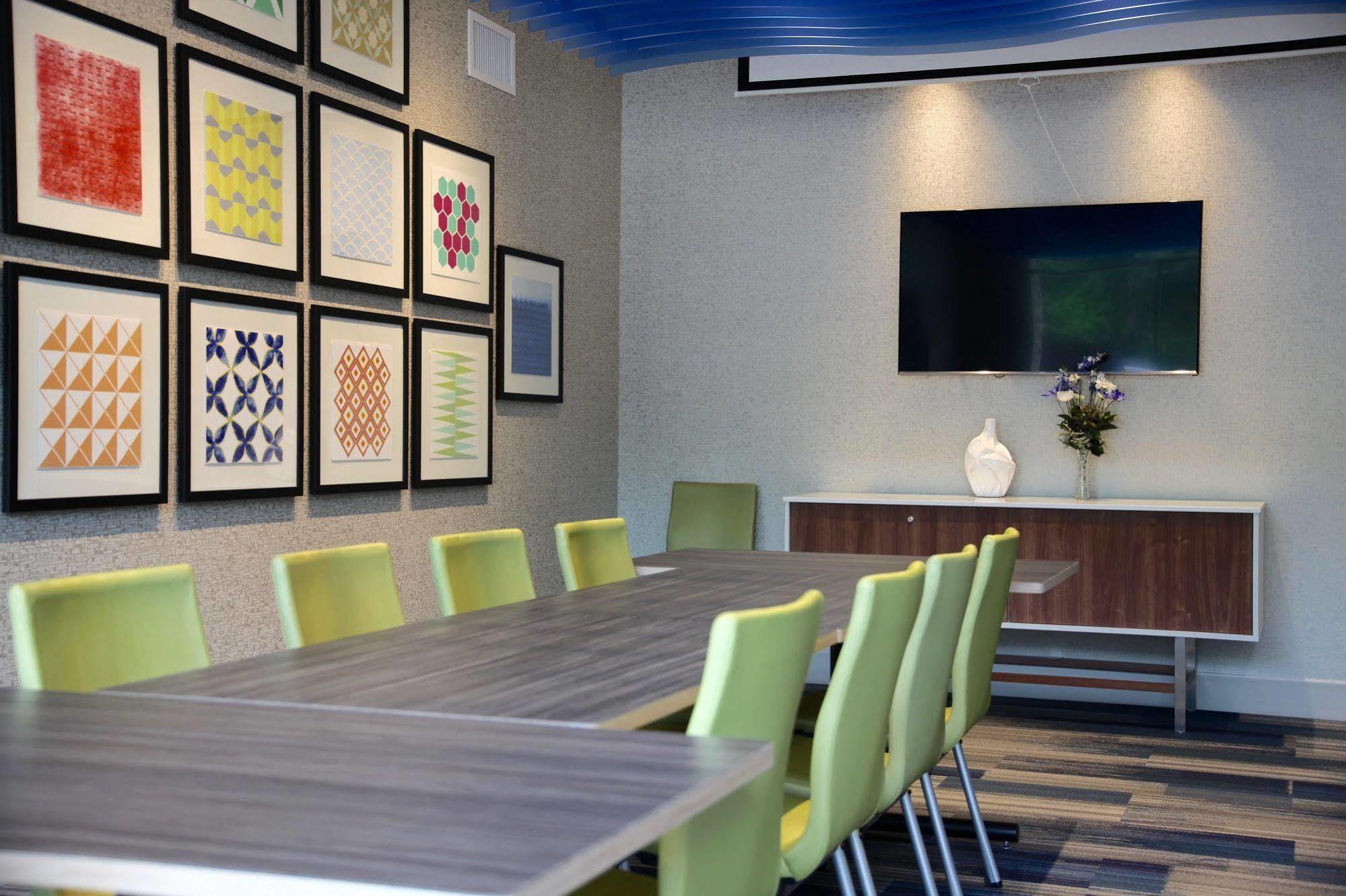Holiday Inn Express & Suites Oswego By Ihg Zewnętrze zdjęcie